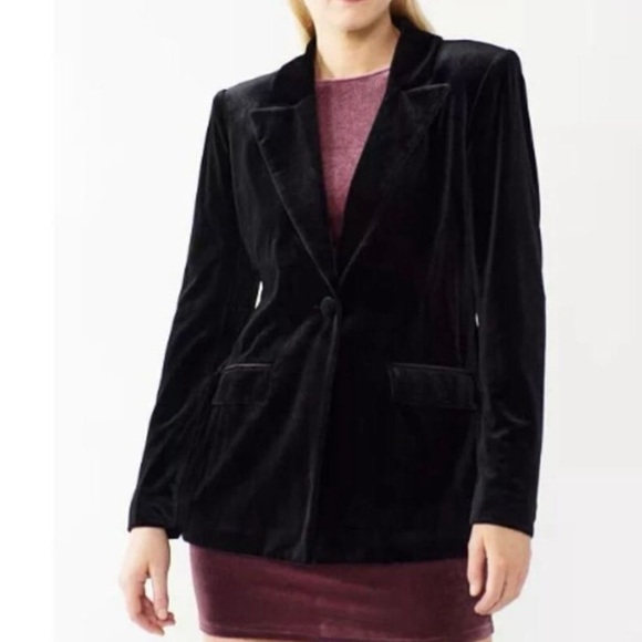 Cara Santana with tag velvet black blazer - Picture 2 of 9